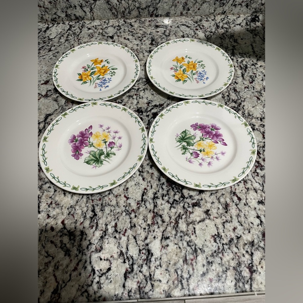 Set of 4 Thomson Pottery Floral Garden Salad Dessert Plates Dishes 7.5"